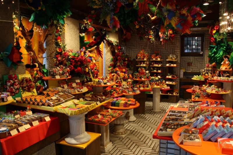 vente-CASTILLON-min_candy_store_chocolate_shop_chocolate_switzerland-393515